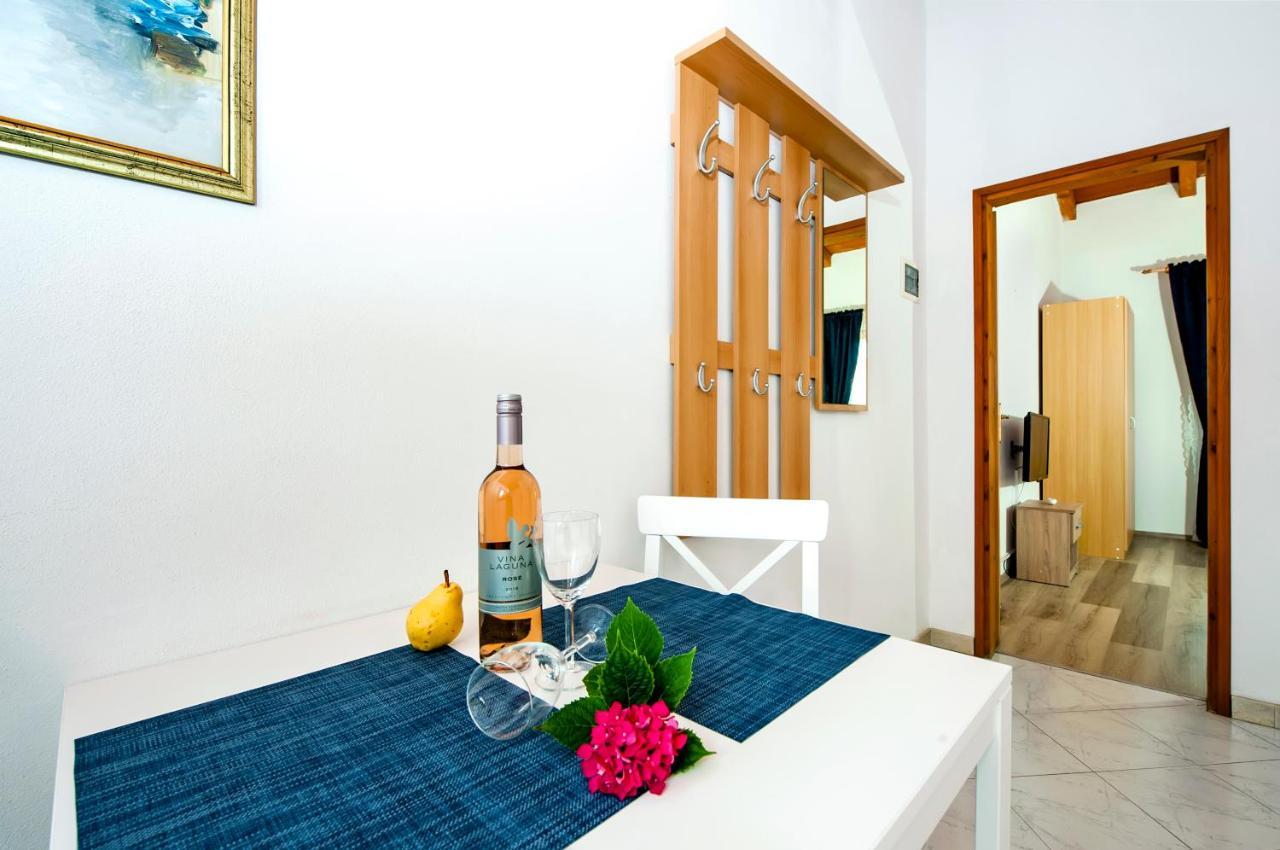 Apartman Near Beach Pelagic Sea View ロヴィニ エクステリア 写真