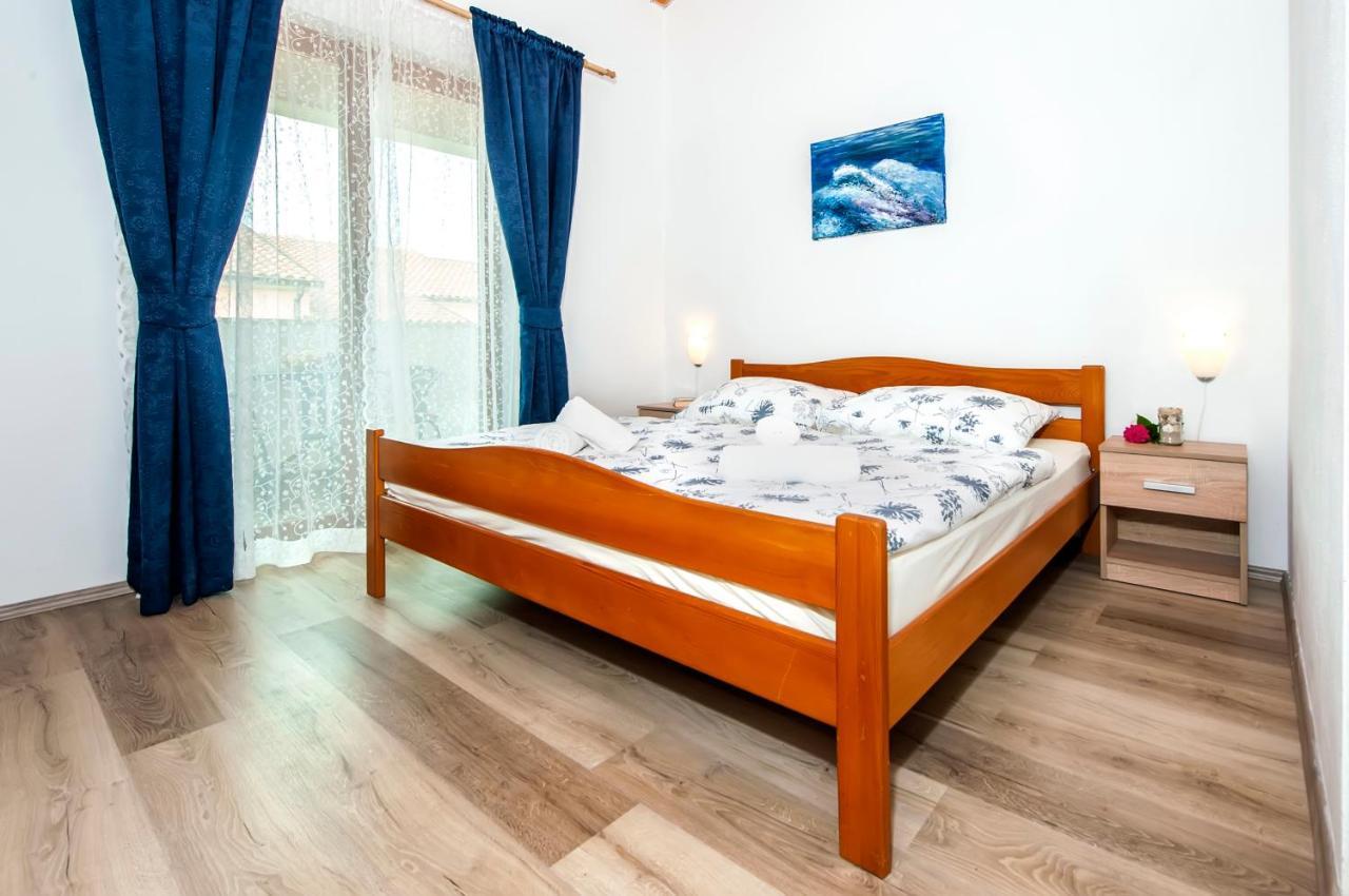 Apartman Near Beach Pelagic Sea View ロヴィニ エクステリア 写真