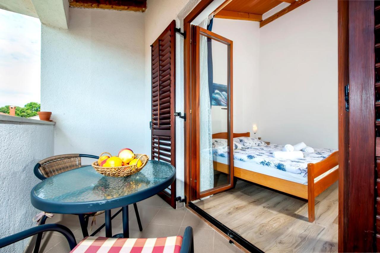 Apartman Near Beach Pelagic Sea View ロヴィニ エクステリア 写真