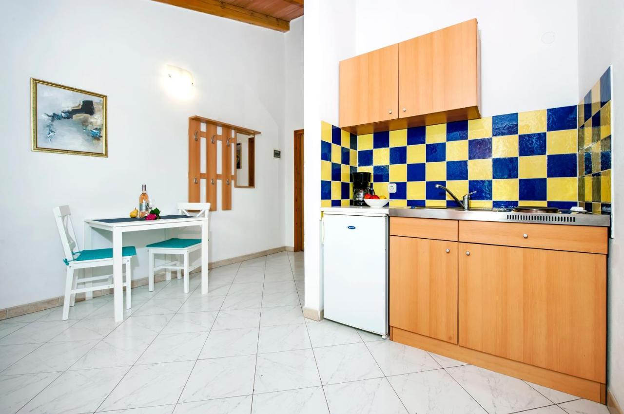 Apartman Near Beach Pelagic Sea View ロヴィニ エクステリア 写真