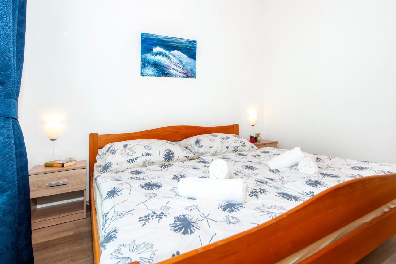Apartman Near Beach Pelagic Sea View ロヴィニ エクステリア 写真